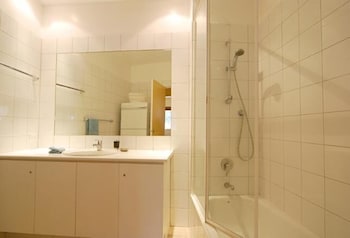 Mark II 2 West - Accommodation Rockhampton 4