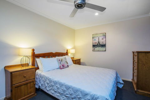 Anaheim Family Oasis - Accommodation Rockhampton 2