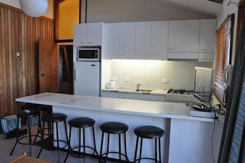 Snowtel 1 - Accommodation Rockhampton 6