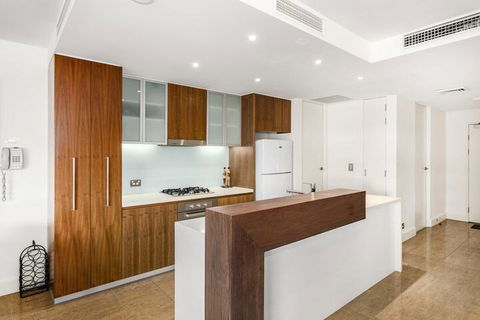 COTTON BEACH APARTMENT 33 WITH POOL VIEWS - Accommodation Rockhampton 3