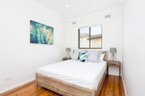 EJ Homes At The Entrance - Accommodation Rockhampton 1