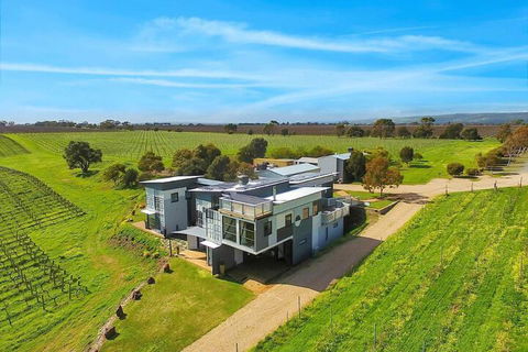 Hotel California Road Inkwell Wines - Accommodation Rockhampton 1