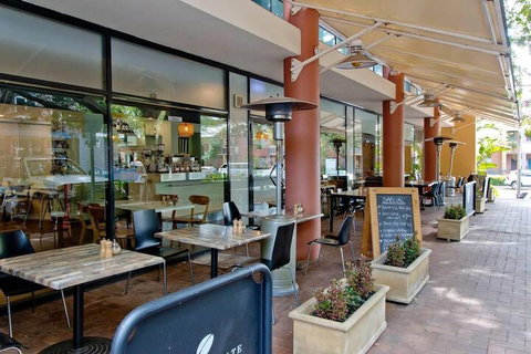 Ample Space In This 1 Bed Apt Also With Pool / Gym - Accommodation Rockhampton 2