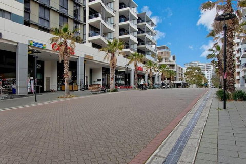 Ample Space In This 1 Bed Apt Also With Pool / Gym - Accommodation Rockhampton 1