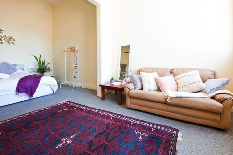 WB319 Chatswood Charmer Roomy 3 Bed Apartment - Accommodation Rockhampton 2
