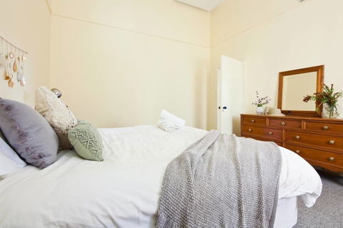 WB319 Chatswood Charmer Roomy 3 Bed Apartment - Accommodation Rockhampton 0