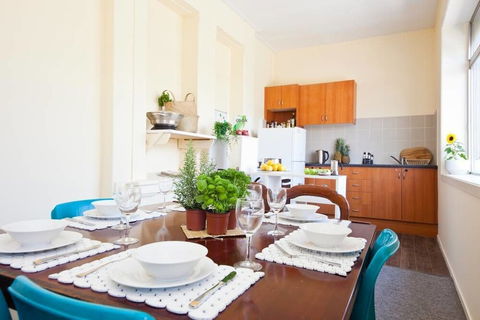WB319 Chatswood Charmer Roomy 3 Bed Apartment - Accommodation Rockhampton 1