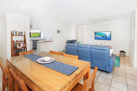 Unit 4 Cooltoro Court Coolum Beach - Accommodation Rockhampton 2