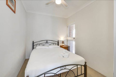 Surf Side Palms 12 - Accommodation Rockhampton 2