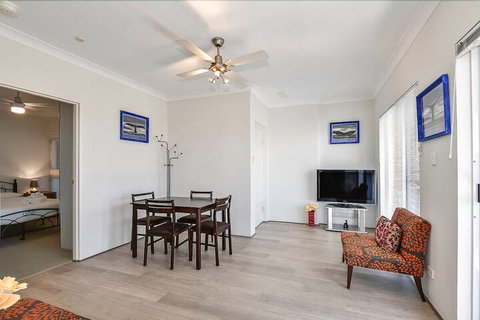 Surf Side Palms 12 - Accommodation Rockhampton 3