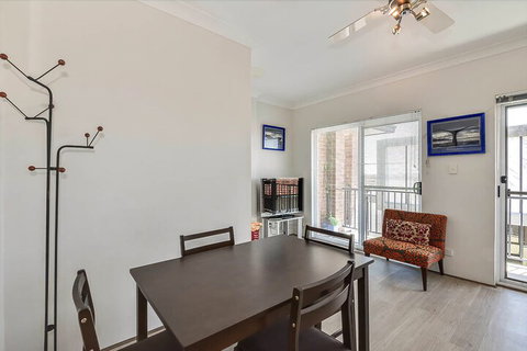 Surf Side Palms 12 - Accommodation Rockhampton 4