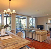 Villa Beaujolais Located Within Cypress Lakes - Accommodation Rockhampton