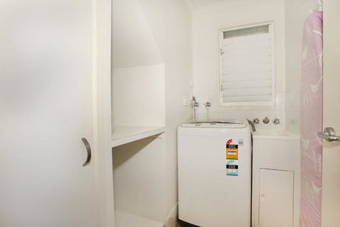 Unit 1 On The Park Coolum Beach - Accommodation Rockhampton 3