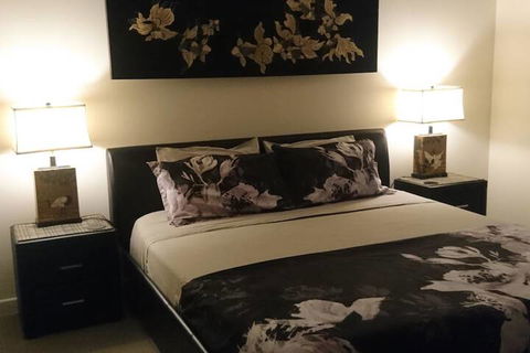 Palm Lakeside - Bowen, Whitsundays Wifi Netflix Private Cool Luxury - Accommodation Rockhampton 2