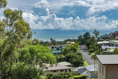 Austinmer - Cannonvale - Accommodation Rockhampton 0