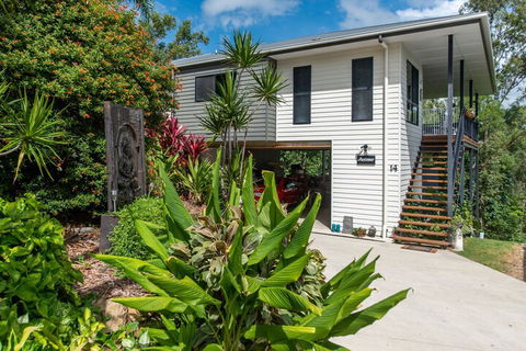 Austinmer - Cannonvale - Accommodation Rockhampton 4
