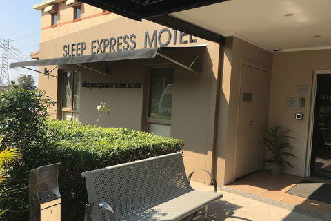 Arena Hotel - Accommodation Rockhampton 2