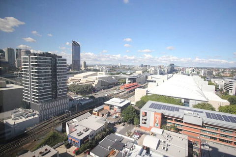 Luxury 2 Bed APT In South Brisbane + Free Parking Qsb058 - Accommodation Rockhampton 3