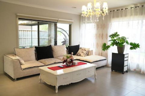 Cozy & Spacious House In Melbourne - Accommodation Rockhampton 0