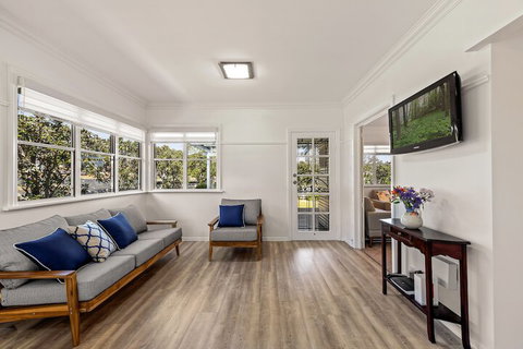 Viola House - Accommodation Rockhampton 4