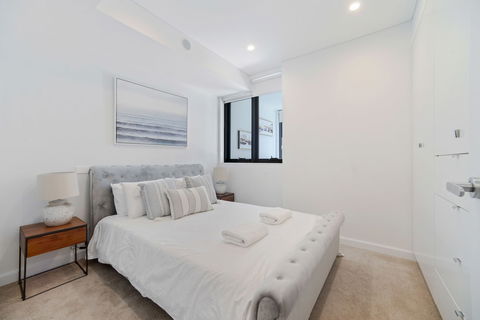 HomeHotel Brand New Ultra Luxe Apartment - Accommodation Rockhampton 6