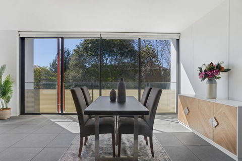 HomeHotel Brand New Ultra Luxe Apartment - Accommodation Rockhampton 0