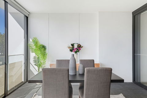 HomeHotel Brand New Ultra Luxe Apartment - Accommodation Rockhampton 3