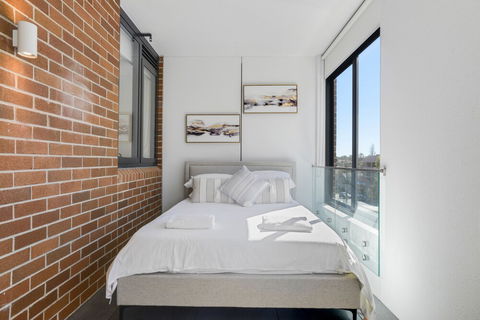 HomeHotel Brand New Ultra Luxe Apartment - Accommodation Rockhampton 1