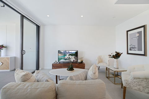 HomeHotel Brand New Ultra Luxe Apartment - Accommodation Rockhampton 4