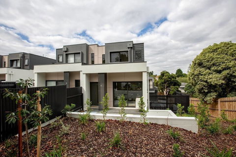 92 Brand New Doncaster Local House - Accommodation Rockhampton 1