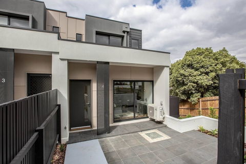 92 Brand New Doncaster Local House - Accommodation Rockhampton 0