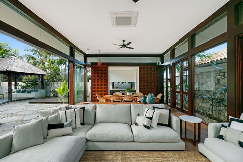 ESPRIT 2 PALM COVE BRAND NEW - Accommodation Rockhampton 3