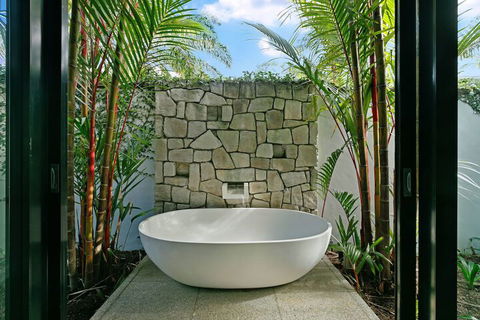ESPRIT 2 PALM COVE BRAND NEW - Accommodation Rockhampton 5