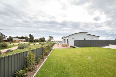 Wellington Lake Retreat - Accommodation Rockhampton 0