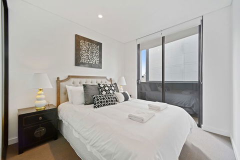 HomeHotel Luxury & Contemporary Apt - Accommodation Rockhampton 5
