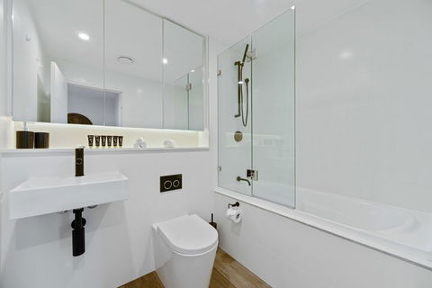 HomeHotel Luxury & Contemporary Apt - Accommodation Rockhampton 4
