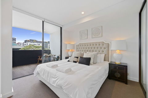 HomeHotel Luxury & Contemporary Apt - Accommodation Rockhampton 1