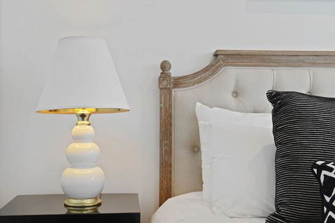 HomeHotel Luxury & Contemporary Apt - Accommodation Rockhampton 3