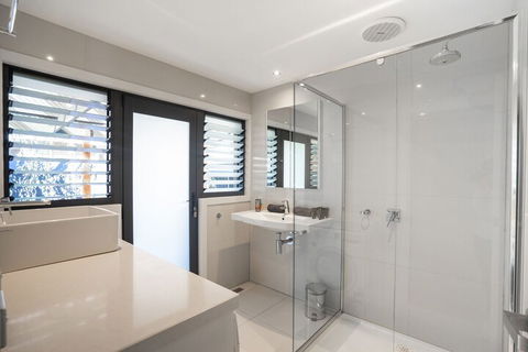 Lux On Main - Accommodation Rockhampton 4