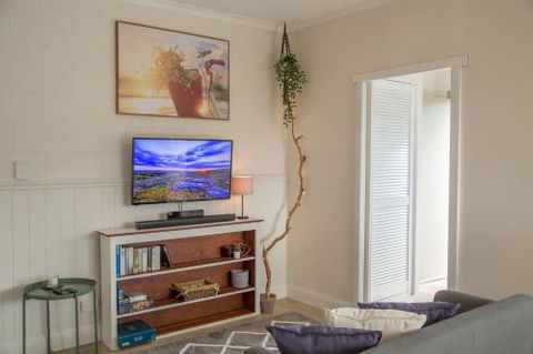 New Aptmnt Only 5 Mins To Mona Gallery - Accommodation Rockhampton 1