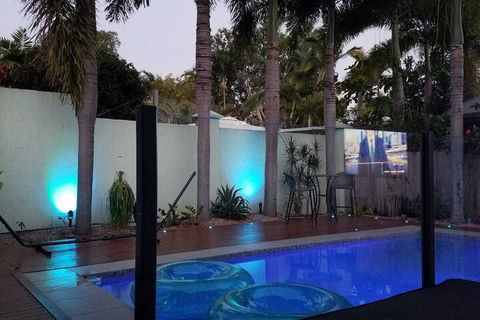 Beach Bliss Queen Bed BBQ Pool Netflix - Accommodation Rockhampton 6