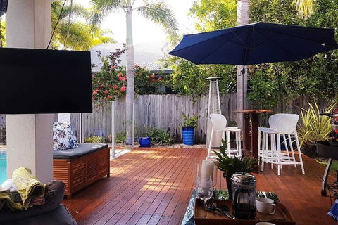 Beach Bliss Queen Bed BBQ Pool Netflix - Accommodation Rockhampton 5