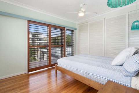 BEACH HOUSE On PEARL - Accommodation Rockhampton 4