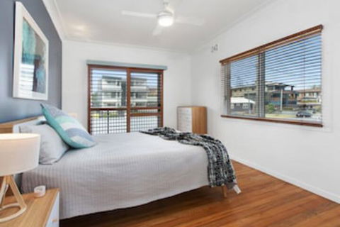 BEACH HOUSE On PEARL - Accommodation Rockhampton 0
