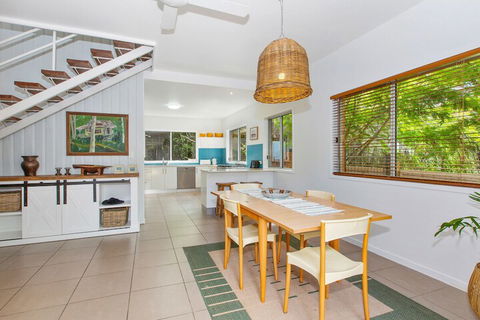 BEACH HOUSE On PEARL - Accommodation Rockhampton 3