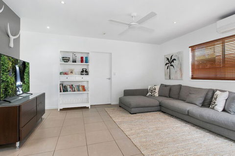 BEACH HOUSE On PEARL - Accommodation Rockhampton 2