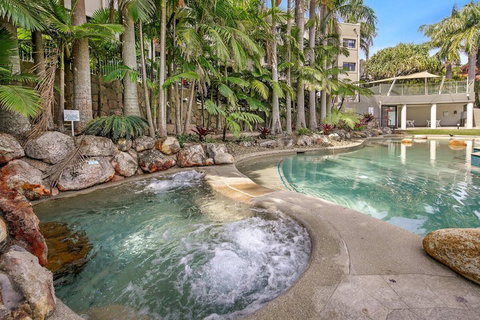 Stunning Ocean Views Large 3 Bedroom - Accommodation Rockhampton 3