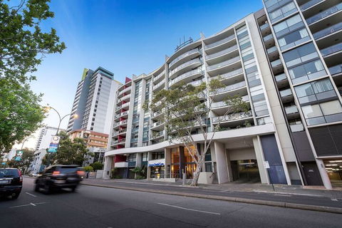 128 On The Terrace - Accommodation Rockhampton 1