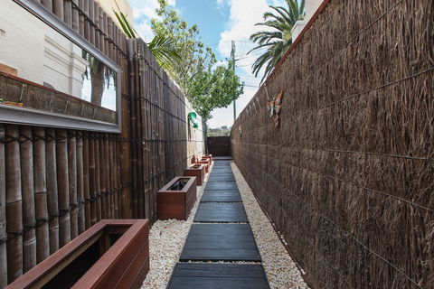 The Jetty Beach Apartment By Ready Set Host - Accommodation Rockhampton 0