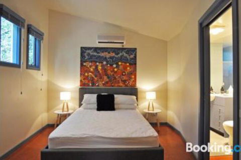Surf Sounds Free Wifi PET Friendly Surf Side! - Accommodation Rockhampton 4
